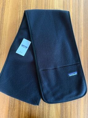 New with tags  Patagonia Black Fleece Synchilla scarf